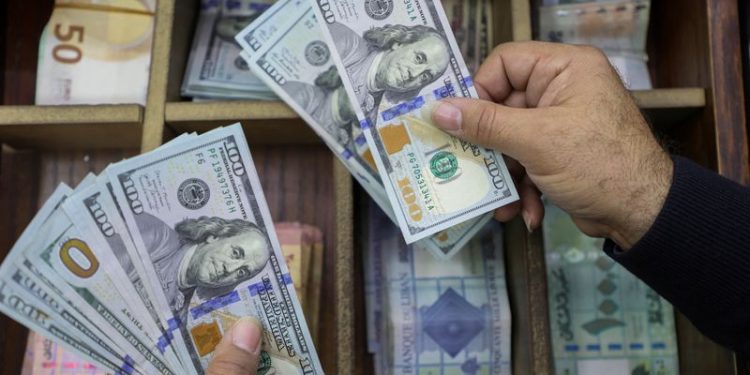 Dollar rises on tariff worries after Trump’s Colombian threat