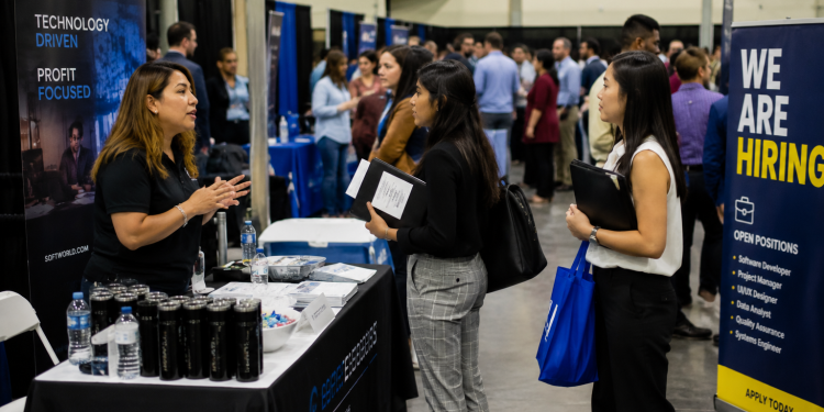 US jobless claims fall to 209,000 as US labour market remains relatively stable