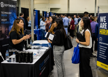 US jobless claims fall to 209,000 as US labour market remains relatively stable