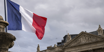 IMF warns France on fiscal risks as deficit lingers